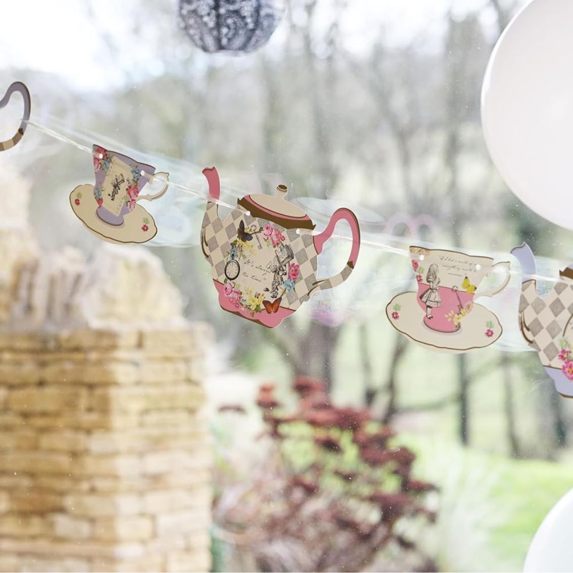 Alice in Wonderland Party Pack - 16 Pack