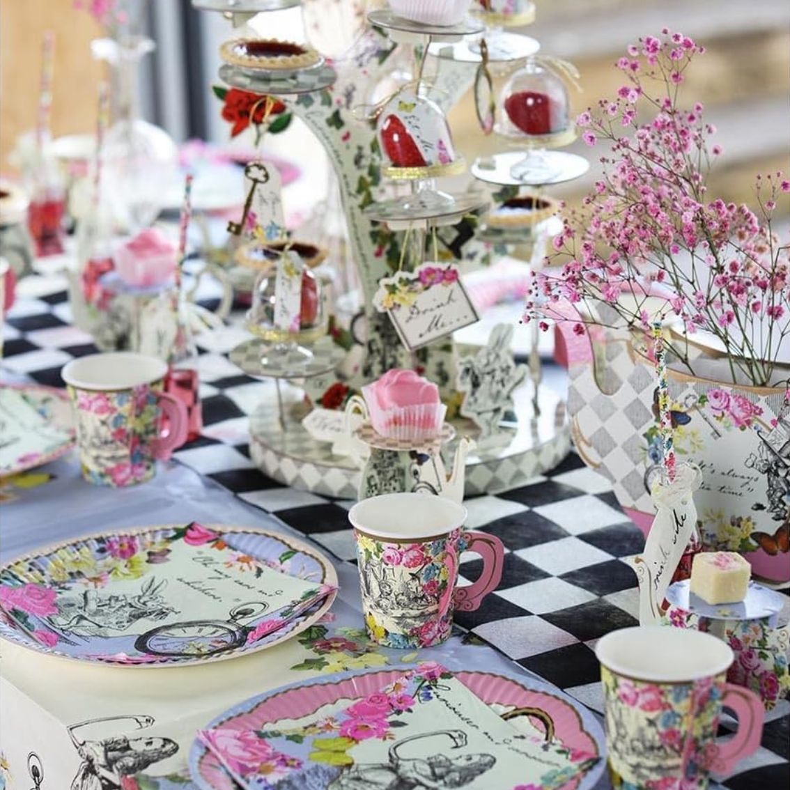 Alice in Wonderland Party Pack - 16 Pack