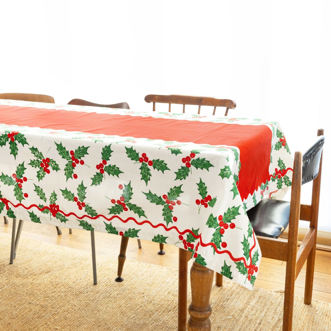 Holly Wipe Clean Tablecloth – 140 x 180cm