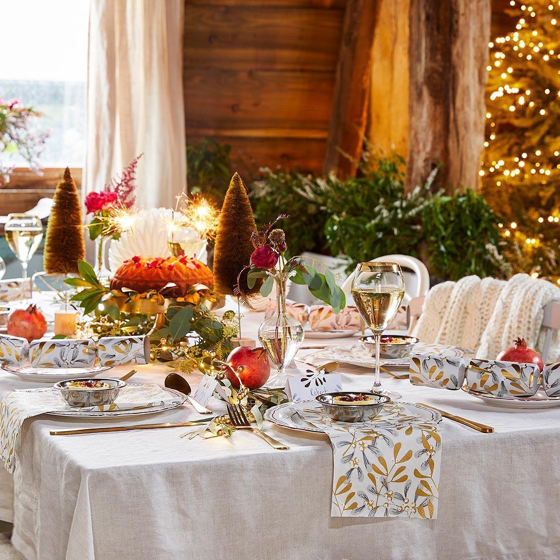 Gold Mistletoe Christmas Paper Napkins - 20 Pack