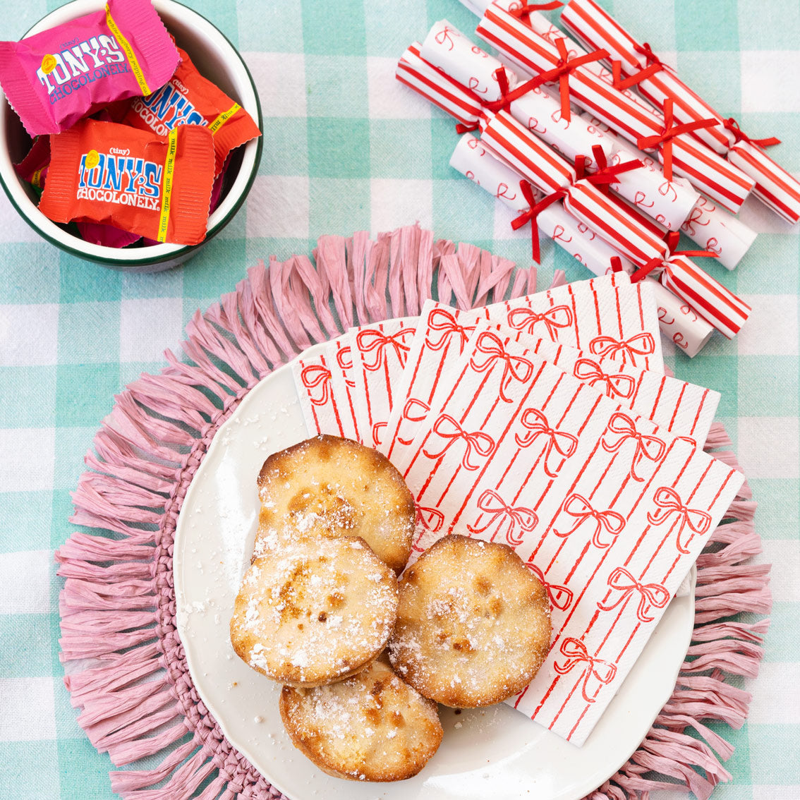 Bow Christmas Saucer Crackers - 8 Pack