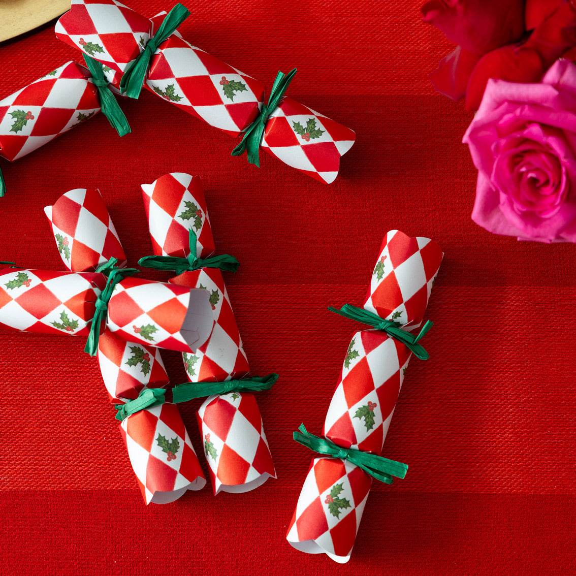 Holly Red & White Harlequin Mini Christmas Crackers - 6 Pack