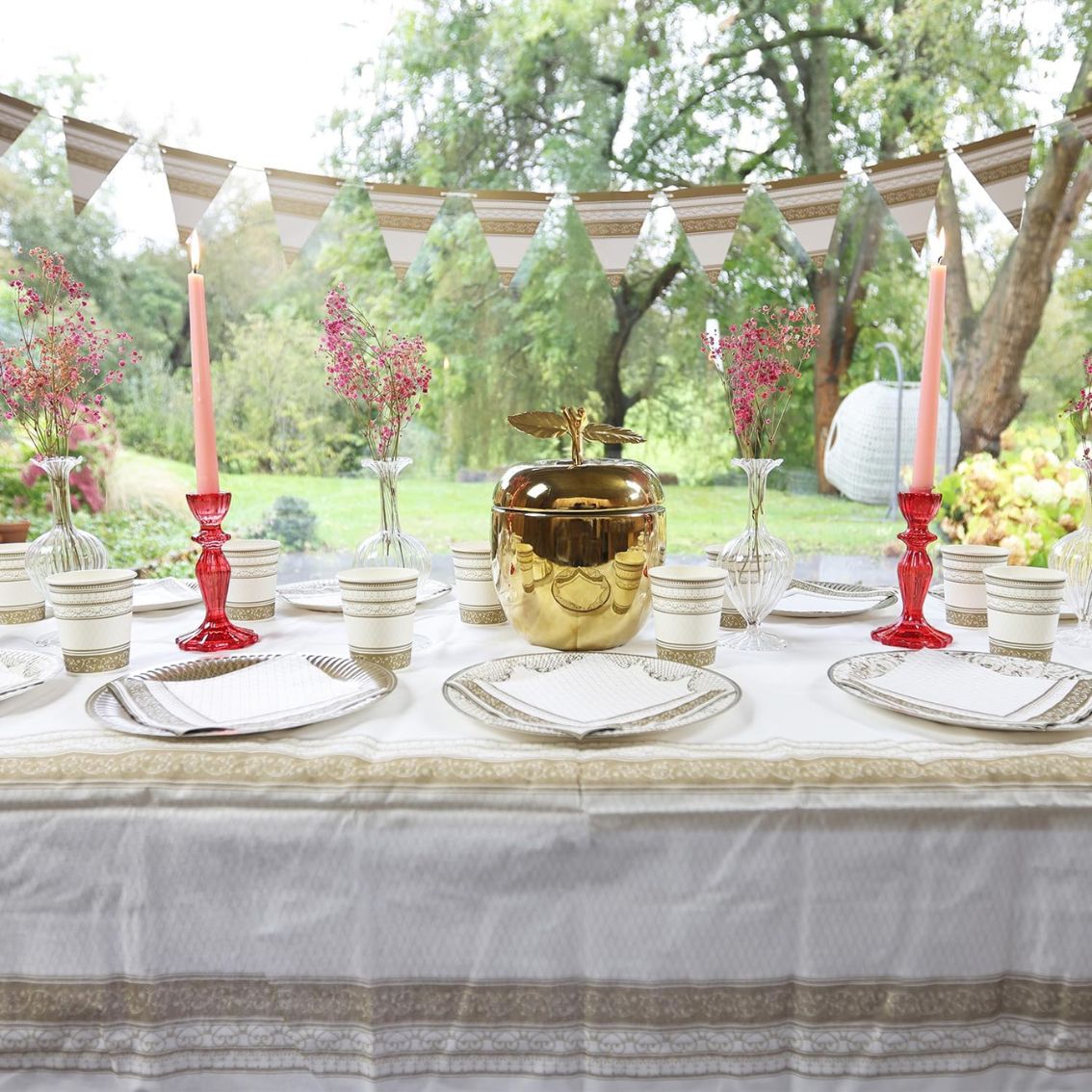 Gold & White Party Pack - 16 Pack